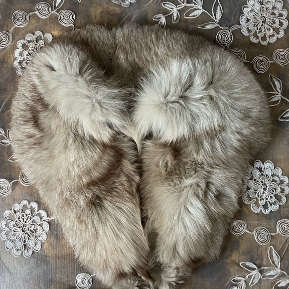Vintage fox fur stole. - Picture 5 of 12